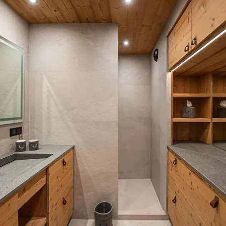 Silver - C - 4 Pieces Pour 6 Personnes 754 Apartment